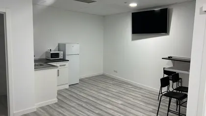 Cocina y zona de televisión