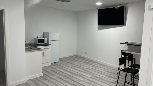 Cocina y zona de televisión