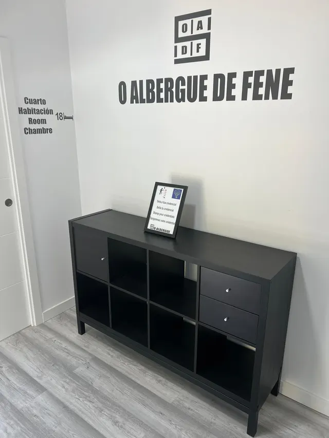 Acceso al albergue en Fene